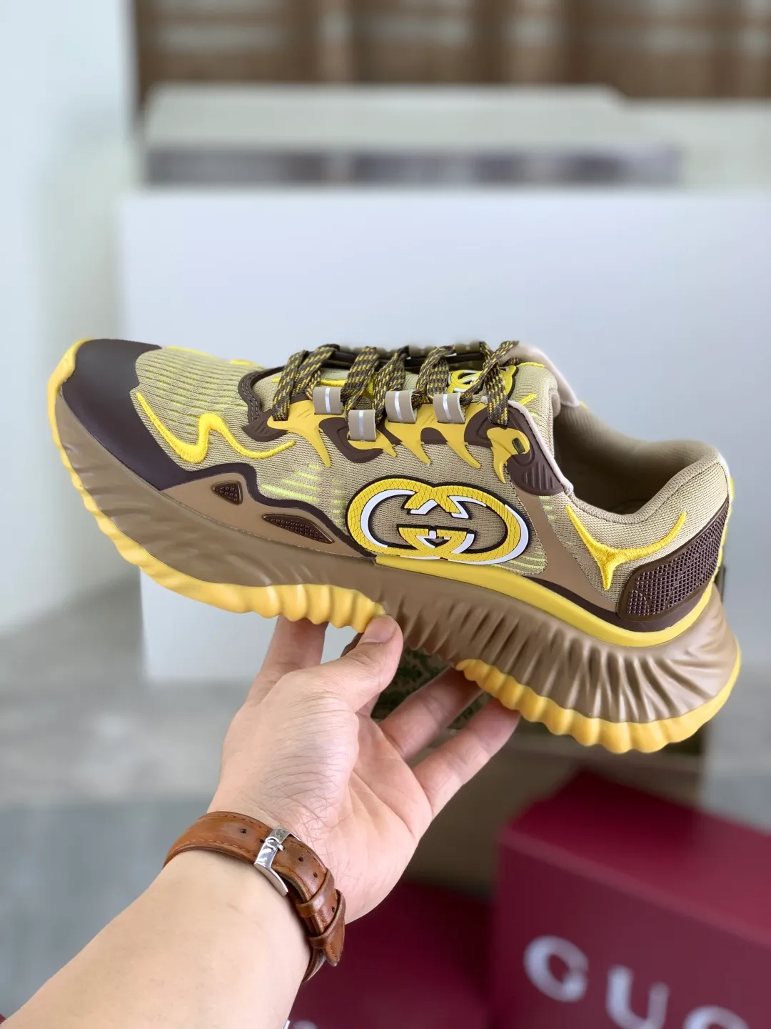 Men's shoes 💰P800 New model 💰Latest model💎💎💎GUCCI Italian Gucci dad shoes Top version 🔜Original quality🔜Purchasing level After many years of accumulation of dad shoes, it took more than 3 months of research and development to disassemble the original version, and finally it is available! The goods are worth looking forward to! 👫 style for couples 🔜Versatile in all seasons🔜 Fashion🔜 Personality 🔜Distinctive Outsole: The latest original developed TPU Upper: Imported original material🐮 Lining: Original A-grade mixed sheepskin🐮 Foot pads: Original A-grade imported cowhide 💯Counter genuine full set of packaging Midsole Latex pad with LOGO, Lasting, oil edge, air pressure coding process, support NFC anti-counterfeiting chip detection! Size: women’s code 35-40, men’s code 39-44 (women’s 34 41, men’s 38 45 46 customized)